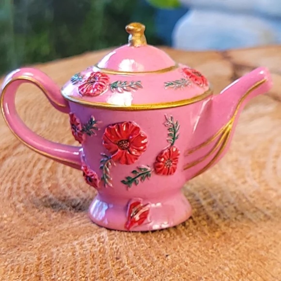 ❤️ Red Poppies on Pink Cast Miniature Teapot - Picture 3 of 6